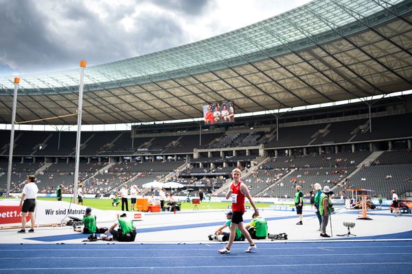 Thorben Finke (SV Sigiltra Soegel) ueber 200m waehrend der deutschen Leichtathletik-Meisterschaften im Olympiastadion am 26.06.2022 in Berlin
